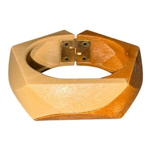 Vintage Hong Kong Two-Tone Carved Wood Hinged Bangle Bracelet Sculptural J27